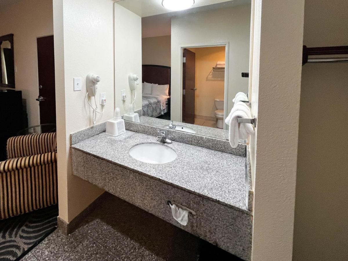 Executive Inn & Suites Breaux Bridge, La Bagian luar foto