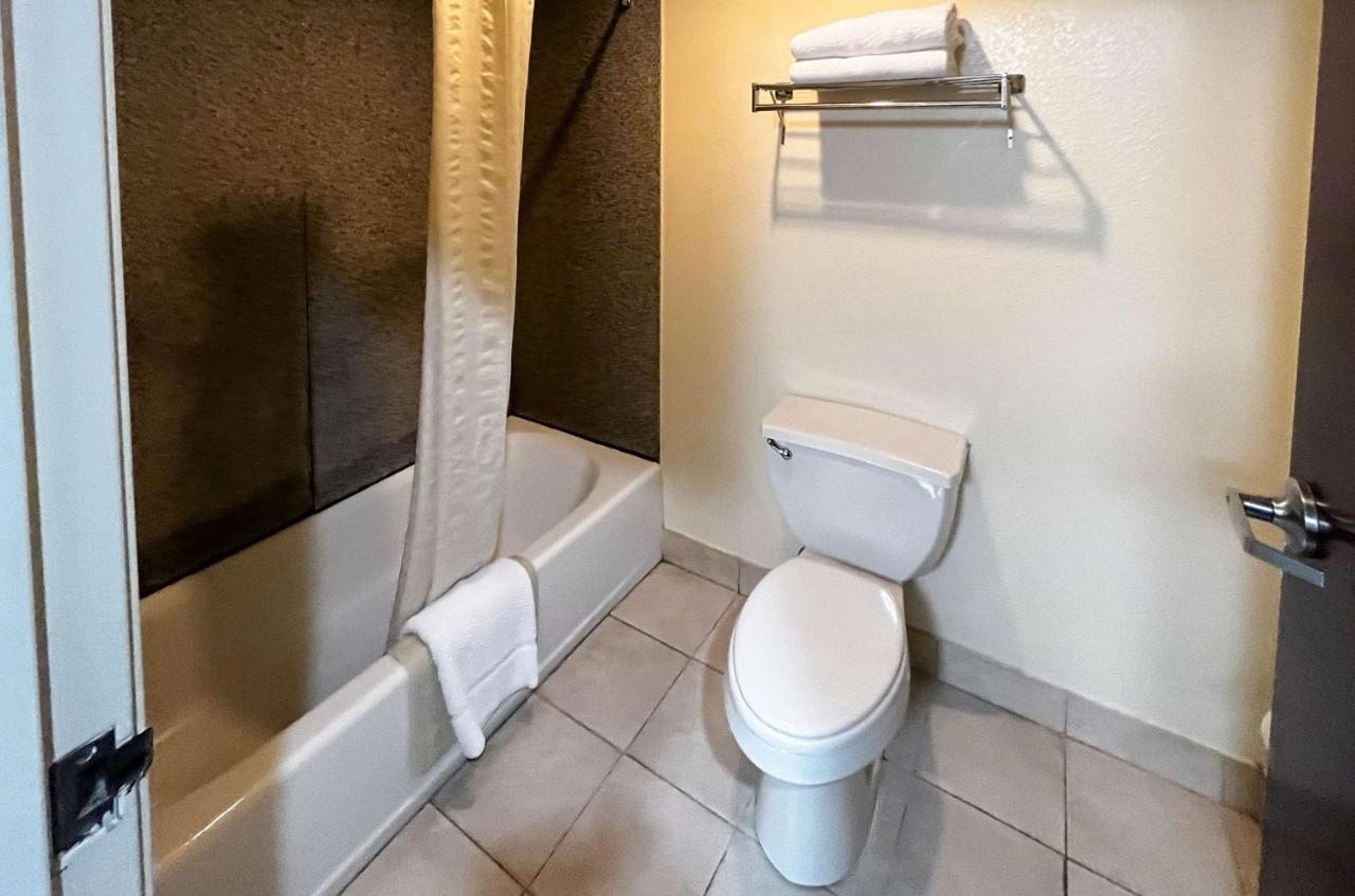 Executive Inn & Suites Breaux Bridge, La Bagian luar foto