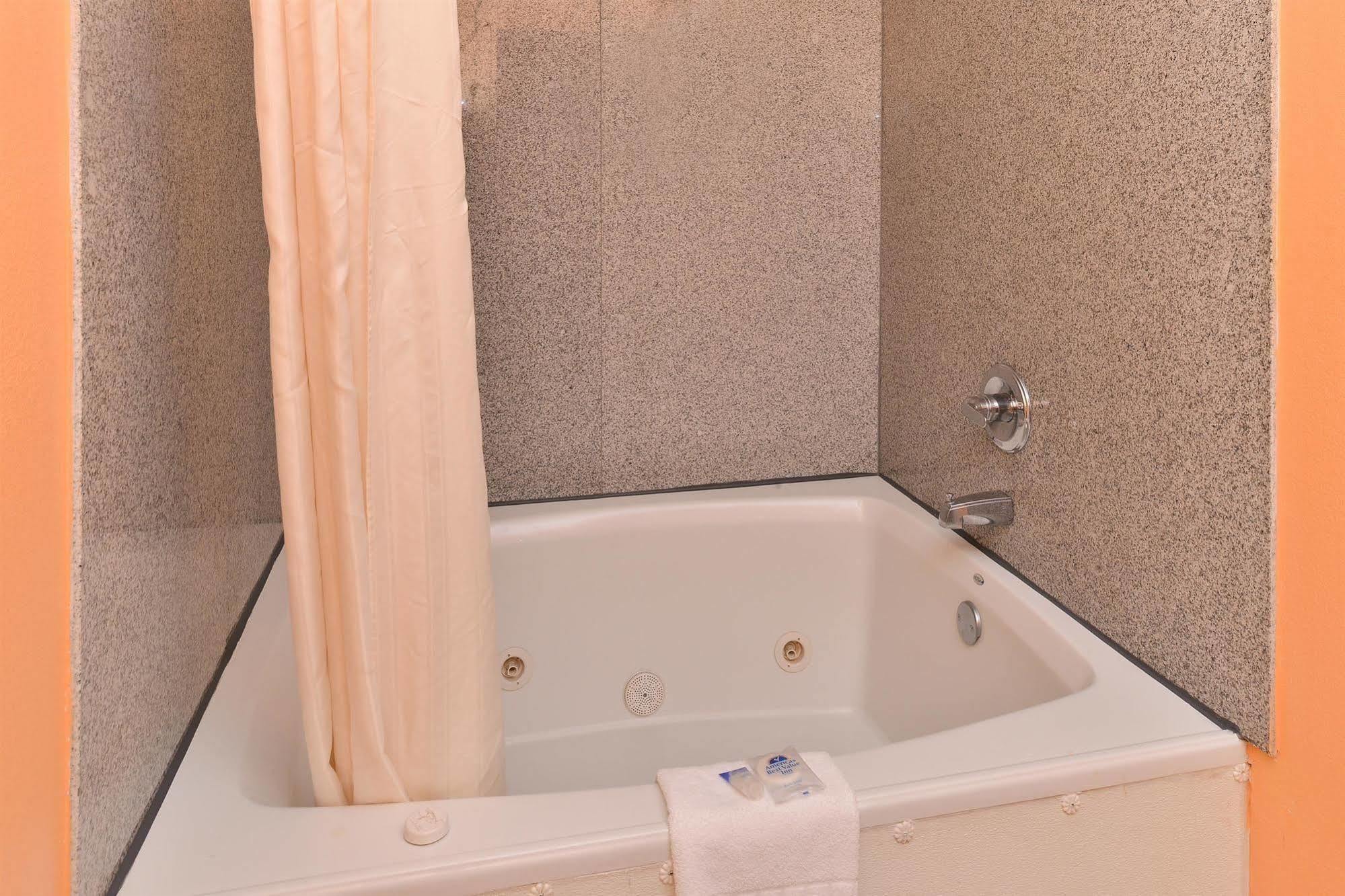 Executive Inn & Suites Breaux Bridge, La Bagian luar foto