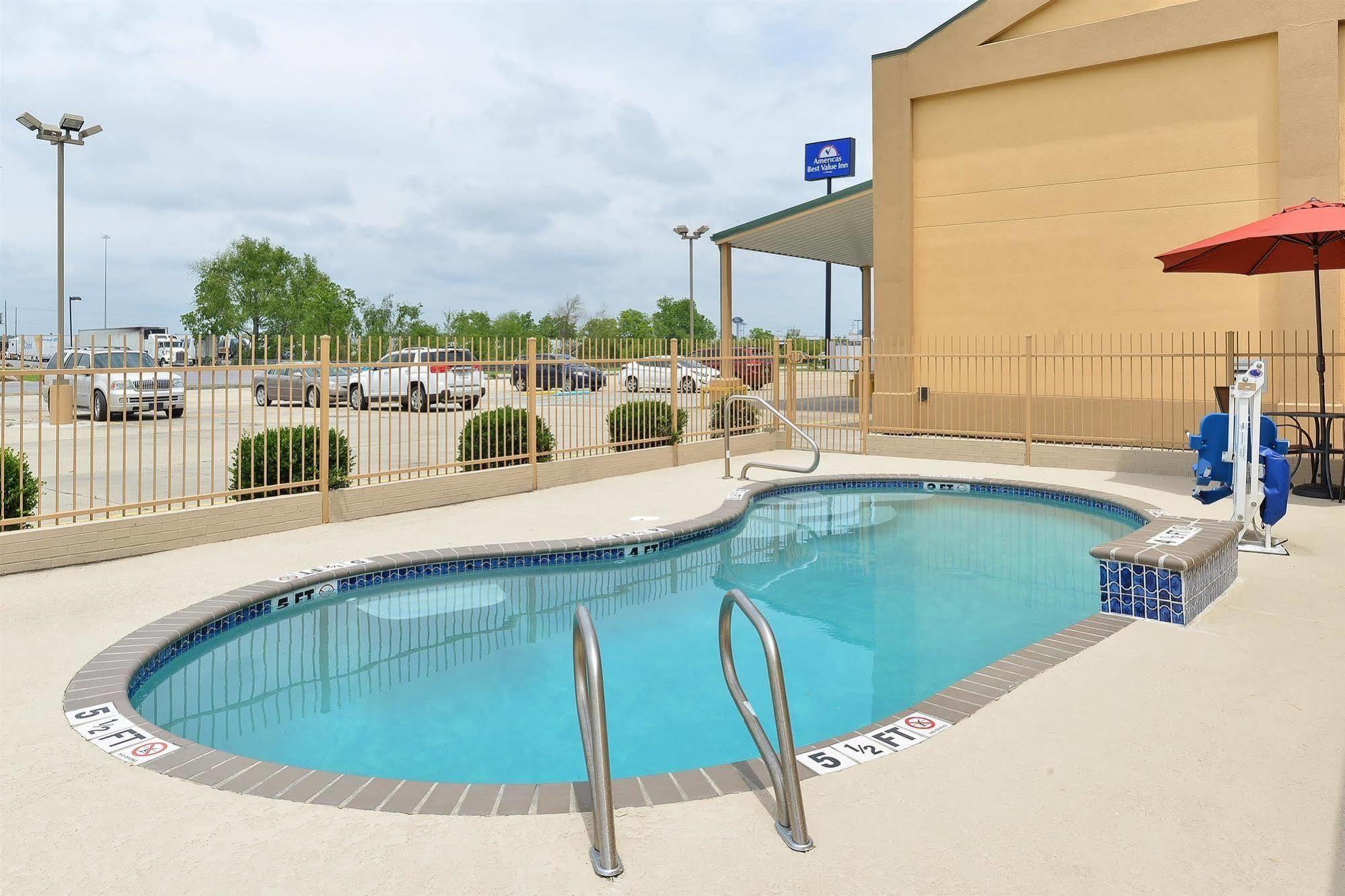 Executive Inn & Suites Breaux Bridge, La Bagian luar foto